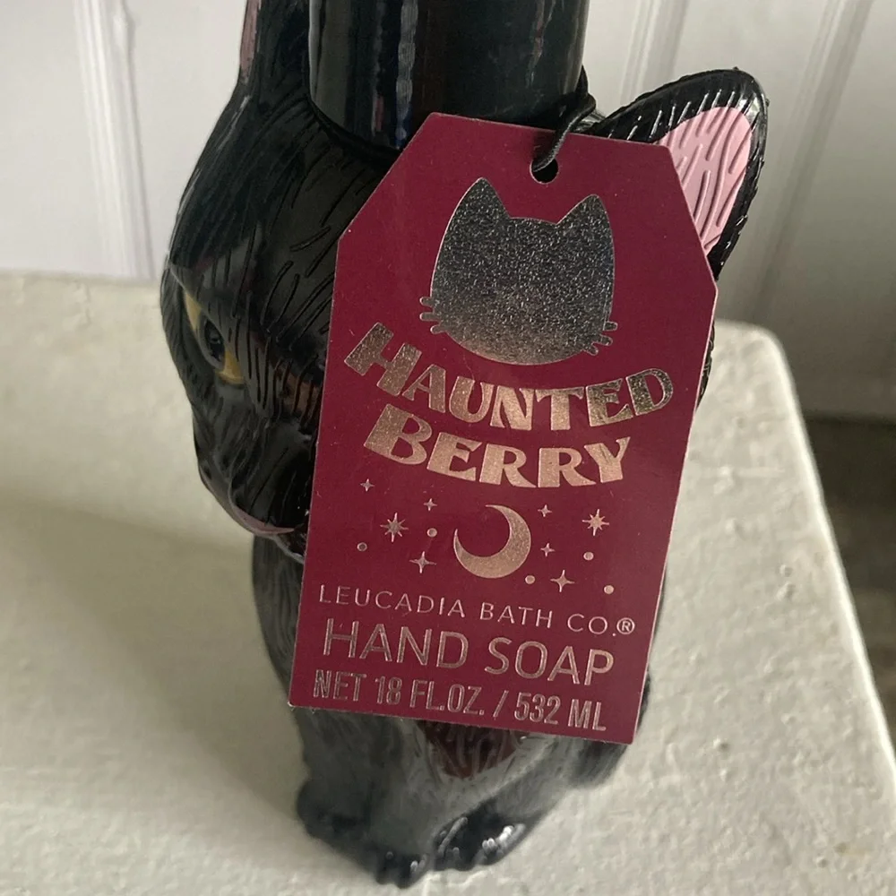 Brand NWT- 18oz- Large Black Cat 🐈‍⬛ Bottle- Haunted Berry Scented Hand Soap